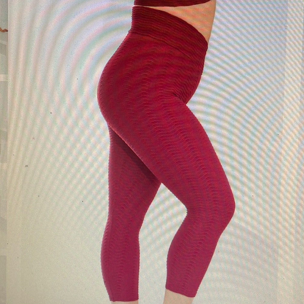 BOOTY by Brabants original cropped capri leggings. One size fits most. Wine.